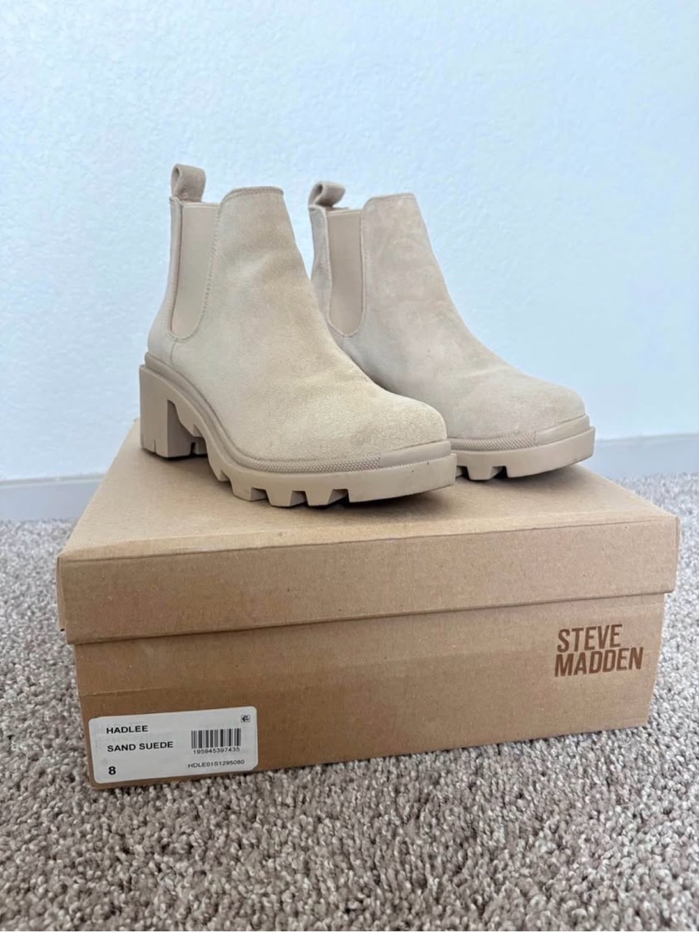 Steve Madden Hadlee Chelsea Boots in Sand
